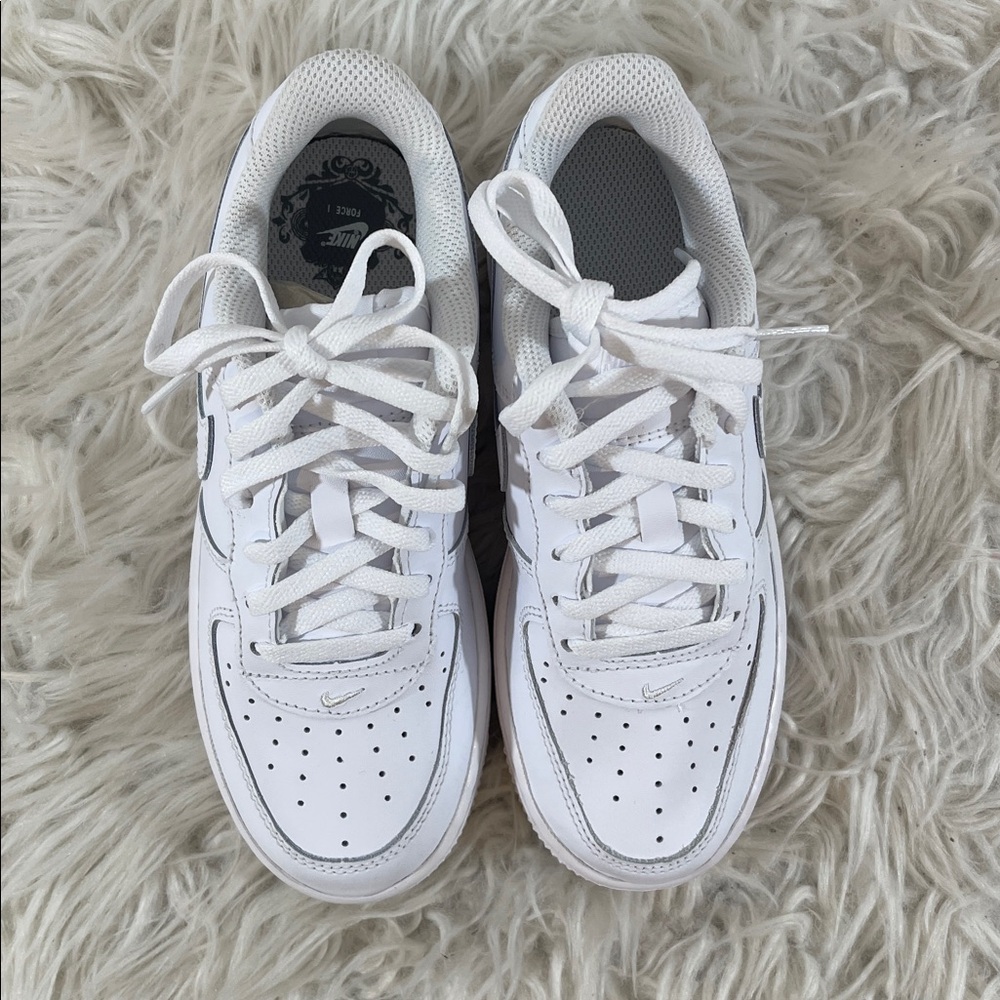 NIKE Kids' Grade School Air Force 1 Low Shoes White Sneakers Size 1 NEW - Picture 3 of 14